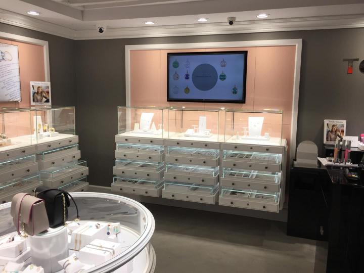 Aménagement petite bijouterie à Paris