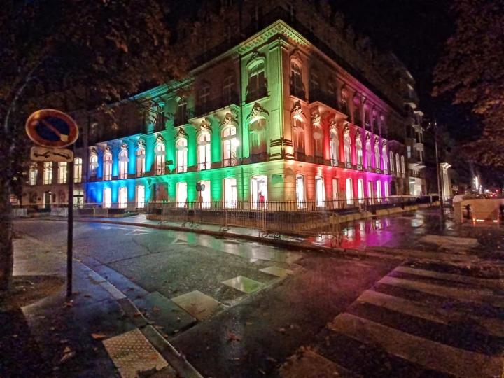 Lumiére façade Paris